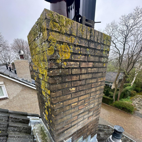 Schoorsteenrenovatie schoorsteen die gerenoveerd is